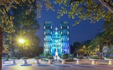 Người Ấn Độ chụp chung cư Hà Nội ngập sắc đỏ giữa dịch Covid-19