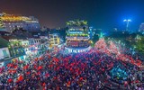Người Ấn Độ chụp chung cư Hà Nội ngập sắc đỏ giữa dịch Covid-19