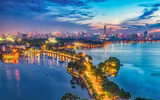 Người Ấn Độ chụp chung cư Hà Nội ngập sắc đỏ giữa dịch Covid-19