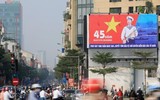 Nắng nóng gay gắt, người dân Hà Nội trùm kín mít khi ra đường