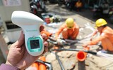Người lao động mưu sinh giữa nắng nóng