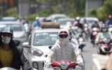 Người lao động mưu sinh giữa nắng nóng