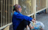 Người lao động mưu sinh giữa nắng nóng
