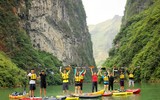 Thưởng ngoạn khung cảnh non nước hữu tình bằng thuyền kayak