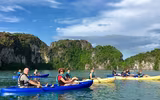 Thưởng ngoạn khung cảnh non nước hữu tình bằng thuyền kayak