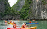 Thưởng ngoạn khung cảnh non nước hữu tình bằng thuyền kayak