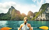 Thưởng ngoạn khung cảnh non nước hữu tình bằng thuyền kayak