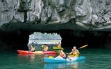Thưởng ngoạn khung cảnh non nước hữu tình bằng thuyền kayak