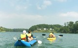 Thưởng ngoạn khung cảnh non nước hữu tình bằng thuyền kayak