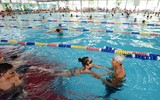 Bể bơi trong nhà hút khách những ngày nắng nóng