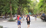 Đá hoa cương thay đổi diện mạo vỉa hè hồ Gươm