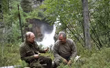 Kì nghỉ ngắn ngày của Tổng thống Putin: Tắm năng, bắt cá và leo núi