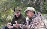 Kì nghỉ ngắn ngày của Tổng thống Putin: Tắm năng, bắt cá và leo núi