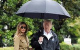 Tổng thống Trump cùng vợ đến thăm các nạn nhân sau cơn bão Harvey