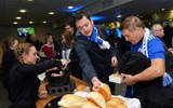 [ẢNH] Các cầu thủ Leicester City đến Thái Lan viếng cố chủ tịch Vichai