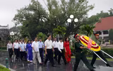 Những khoảnh khắc xúc động tại nghĩa trang liệt sỹ Điện Biên