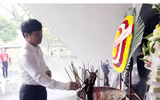 Những khoảnh khắc xúc động tại nghĩa trang liệt sỹ Điện Biên