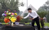 Những khoảnh khắc xúc động tại nghĩa trang liệt sỹ Điện Biên
