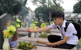 Những khoảnh khắc xúc động tại nghĩa trang liệt sỹ Điện Biên