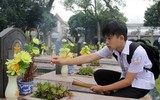 Những khoảnh khắc xúc động tại nghĩa trang liệt sỹ Điện Biên