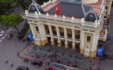 Ngắm xe buýt 2 tầng mui trần chạy trên phố trung tâm Hà Nội