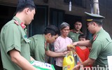 Những hình ảnh ấm áp tình quân dân ở vùng ngập Hà Nội