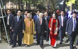 Tổng Bí thư Nguyễn Phú Trọng chúc tết Hà Nội và thả bộ bên hồ Gươm tối 30 Tết