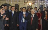 Tổng Bí thư Nguyễn Phú Trọng chúc tết Hà Nội và thả bộ bên hồ Gươm tối 30 Tết