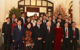 Tổng Bí thư Nguyễn Phú Trọng chúc tết Hà Nội và thả bộ bên hồ Gươm tối 30 Tết