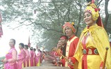 Xem màn đua thuyền rồng sôi nổi lần đầu diễn ra tại Hồ Tây
