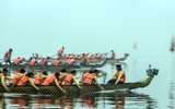 Xem màn đua thuyền rồng sôi nổi lần đầu diễn ra tại Hồ Tây