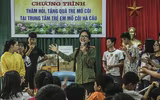 Sẻ chia yêu thương với trẻ em kém may mắn