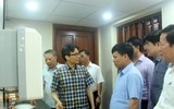 Phó Thủ tướng Vũ Đức Đam kiểm tra nhà vệ sinh công cộng ở Hà Nội