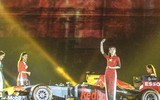 [ẢNH] Ấn tượng màn trình diễn siêu xe chào đón Hà Nội - Việt Nam tham gia gia đình F1