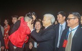 Tổng Bí thư, Chủ tịch nước Nguyễn Phú Trọng dâng hương ở chùa Trấn Quốc và mừng tuổi công nhân môi trường
