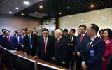 Tổng Bí thư, Chủ tịch nước Nguyễn Phú Trọng dâng hương ở chùa Trấn Quốc và mừng tuổi công nhân môi trường