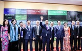 [ẢNH] Thủ tướng đánh cồng khai trương hoạt động chứng khoán đầu Xuân