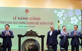 [ẢNH] Thủ tướng đánh cồng khai trương hoạt động chứng khoán đầu Xuân