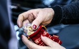 Bà bầu xếp hàng từ rạng sáng chờ mua vàng ngày vía Thần Tài
