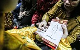 Bà bầu xếp hàng từ rạng sáng chờ mua vàng ngày vía Thần Tài