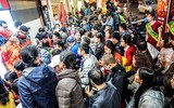 Bà bầu xếp hàng từ rạng sáng chờ mua vàng ngày vía Thần Tài