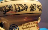 Cận ảnh Trống đồng gốm Chu Đậu mà Hà Nội tặng các phóng viên tại Hội nghị Thượng đỉnh Mỹ - Triều