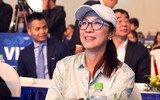 [ẢNH] Sao Ngọa Hổ Tàng Long Dương Tử Quỳnh tặng mũ bảo hiểm cho học sinh ở Hà Nội