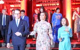 [ẢNH] Công chúa kế vị Thụy Điển rạng ngời thăm Văn Miếu - Quốc Tử Giám