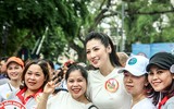 [Ảnh] Phó Thủ tướng Thường trực Trương Hòa Bình cùng người dân đi bộ kêu gọi 