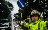 [ẢNH] Công an Hà Nội căng mình khắc phục hậu quả mưa bão