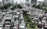 [ẢNH] Phố biến thành sông, CSGT Hà Nội thành 