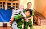 [Ảnh] Nữ Công an Thủ đô vui tươi, tình nguyện phục vụ nhân dân trong Chủ Nhật