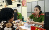 [Ảnh] Nữ Công an Thủ đô vui tươi, tình nguyện phục vụ nhân dân trong Chủ Nhật