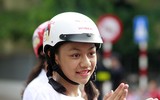 [ẢNH] Học sinh và phụ huynh Hà Nội rạng ngời đi bộ kêu gọi đội mũ bảo hiểm cho trẻ em